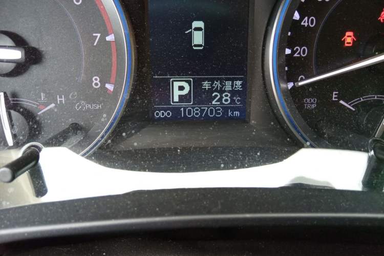Used Toyota Highlander 2015 2.0T Two-Wheel Drive Elite Edition 7 Seats Odometer Close Up