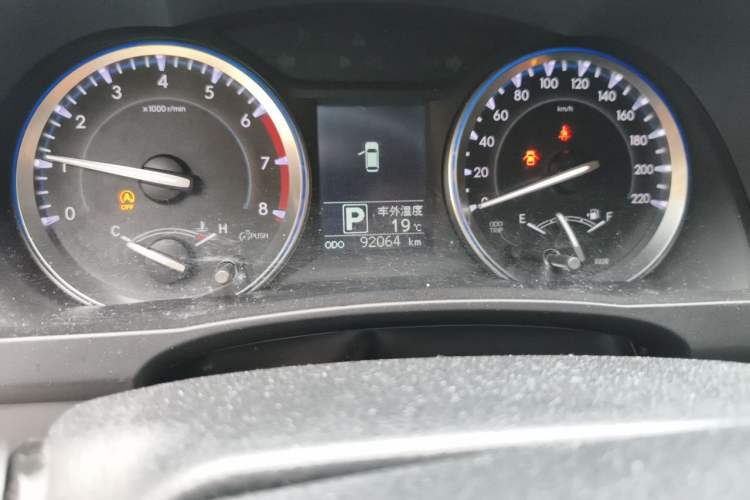 Used Toyota Highlander 2015 2.0T Four-Wheel Drive Luxury Edition 7-Seater Odometer Close Up