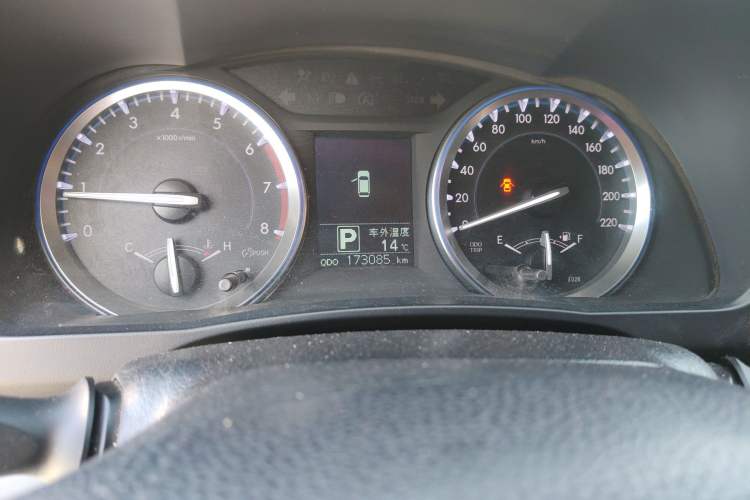 Used Toyota Highlander 2015 2.0T Four-Wheel Drive Luxury Edition 7-Seater Odometer Close Up