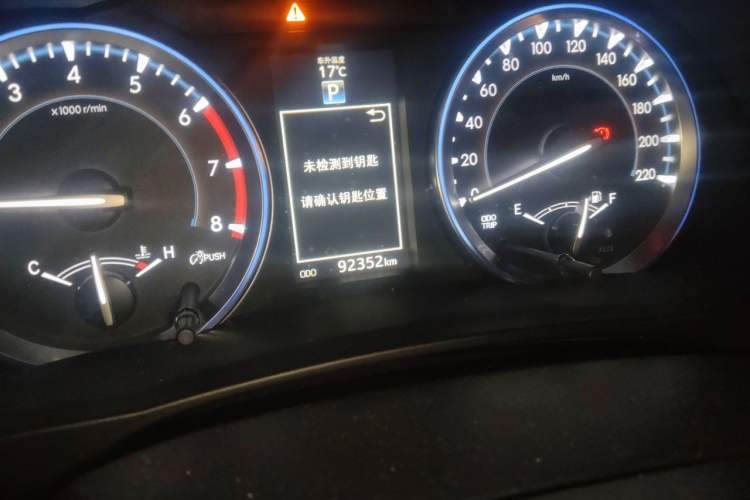 Used Toyota Highlander 2015 2.0T Four-Wheel Drive Ultimate Edition 7-Seater Odometer Close Up