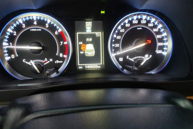 Used Toyota Highlander 2015 2.0T Four-Wheel Drive Ultimate Edition 7-Seater Odometer Close Up