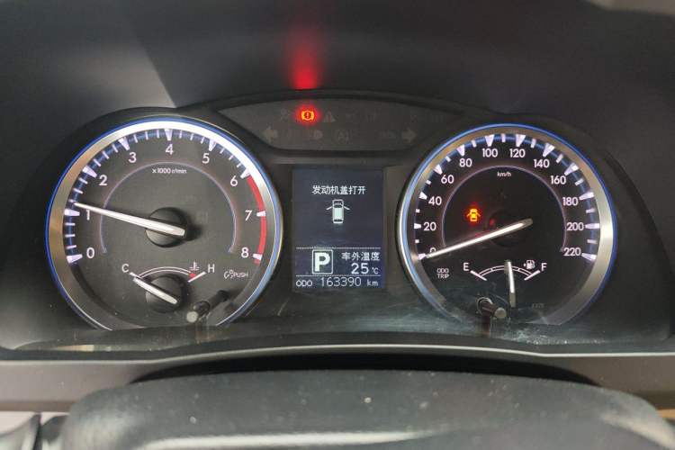 Used Toyota Highlander 2015 2.0T Two-Wheel Drive Elite Edition 7 Seats Odometer Close Up
