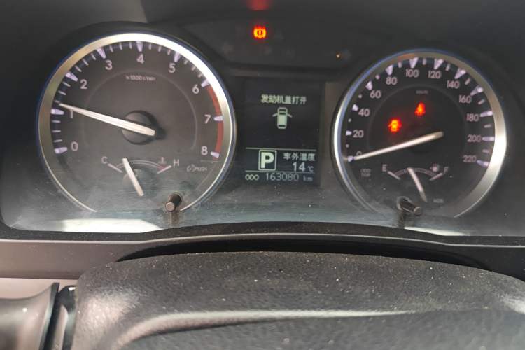 Used Toyota Highlander 2015 2.0T Four-Wheel Drive Luxury Edition 7-Seater Odometer Close Up