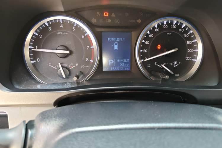 Used Toyota Highlander 2015 2.0T Four-Wheel Drive Luxury Edition 7-Seater Odometer Close Up
