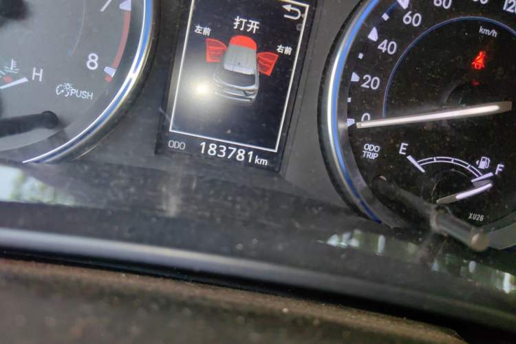 Used Toyota Highlander 2015 2.0T Four-Wheel Drive Ultimate Edition 7-Seater Odometer Close Up