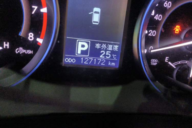Used Toyota Highlander 2015 2.0T Four-Wheel Drive Elite Edition 7-Seater Odometer Close Up