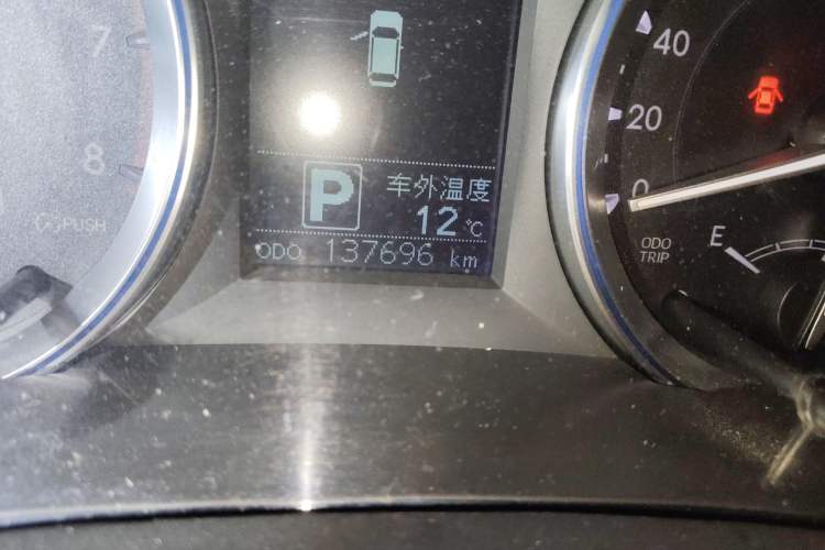 Used Toyota Highlander 2015 2.0T Four-Wheel Drive Luxury Edition 7-Seater Odometer Close Up
