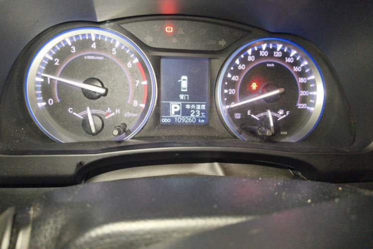 Used Toyota Highlander 2015 2.0T Four-Wheel Drive Luxury Edition 7-Seater Odometer Close Up