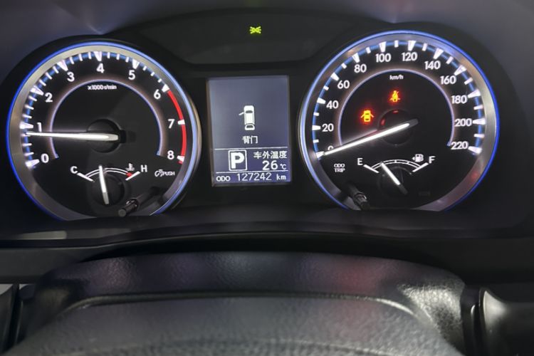 Used Toyota Highlander 2015 2.0T Four-Wheel Drive Luxury Edition 7-Seater Odometer Close Up