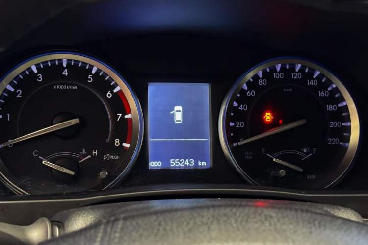 Used Toyota Highlander 2015 2.0T Four-Wheel Drive Luxury Edition 7-Seater Odometer Close Up