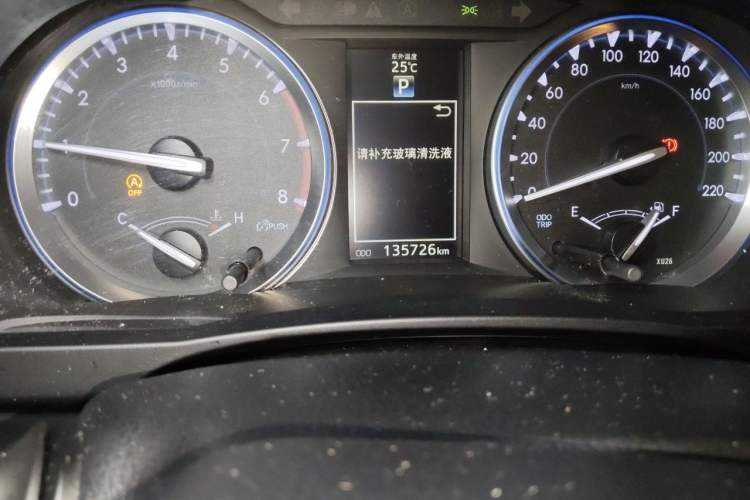 Used Toyota Highlander 2015 2.0T Four-Wheel Drive Ultimate Edition 7-Seater Odometer Close Up