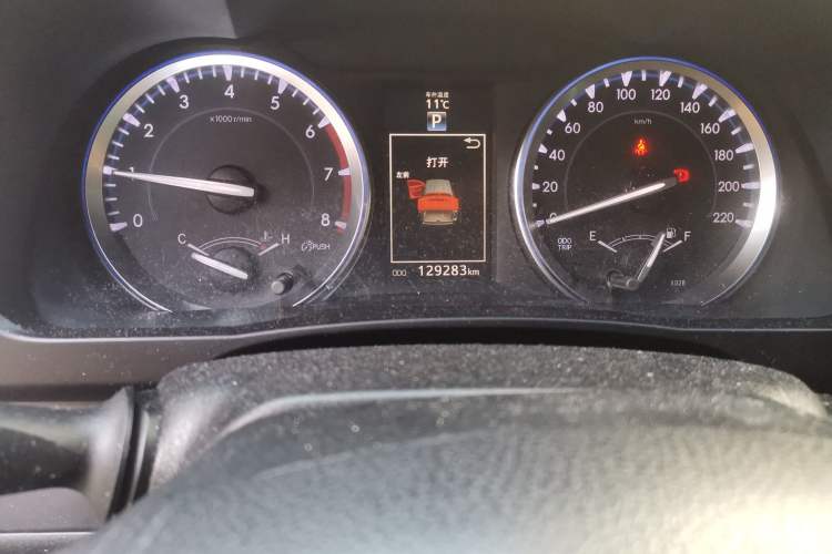 Used Toyota Highlander 2015 2.0T Four-Wheel Drive Ultimate Edition 7-Seater Odometer Close Up