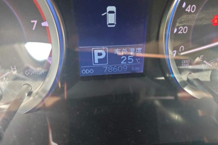 Used Toyota Highlander 2015 2.0T Four-Wheel Drive Elite Edition 7-Seater Odometer Close Up