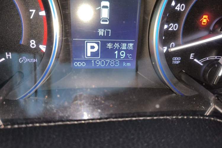 Used Toyota Highlander 2015 2.0T Four-Wheel Drive Luxury Edition 7-Seater Odometer Close Up