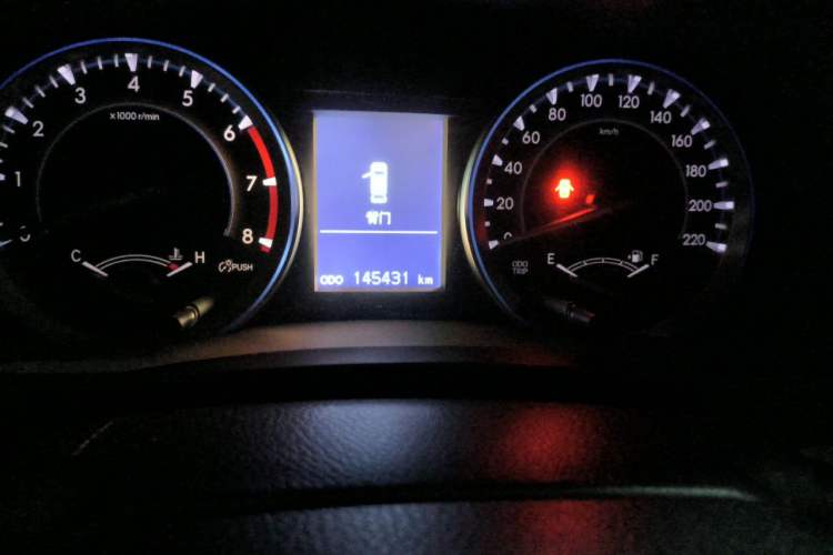 Used Toyota Highlander 2015 2.0T Two-Wheel Drive Elite Edition 5 Seats Odometer Close Up