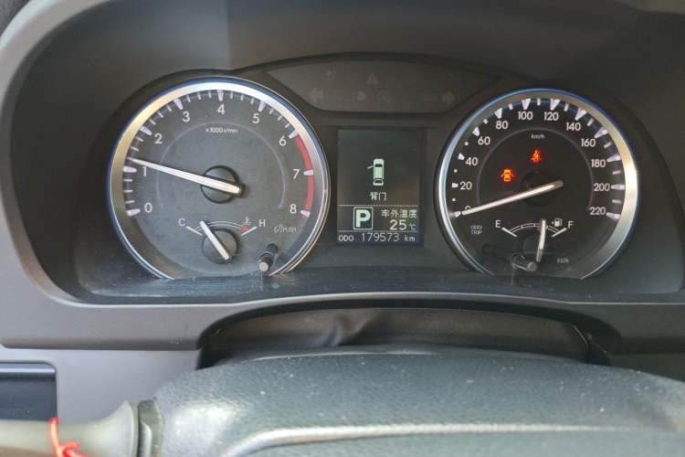 Used Toyota Highlander 2015 2.0T Four-Wheel Drive Luxury Edition 7-Seater Odometer Close Up