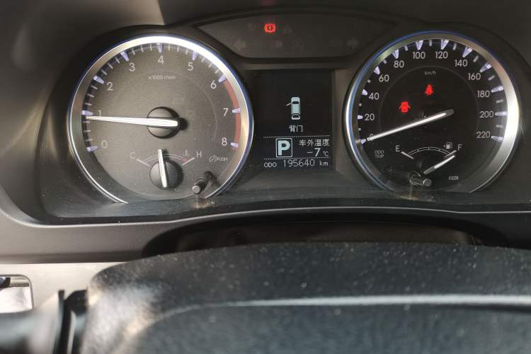 Used Toyota Highlander 2015 2.0T Four-Wheel Drive Luxury Edition 7-Seater Odometer Close Up