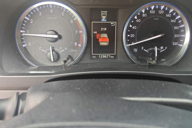 Used Toyota Highlander 2015 2.0T Four-Wheel Drive Ultimate Edition 7-Seater Odometer Close Up