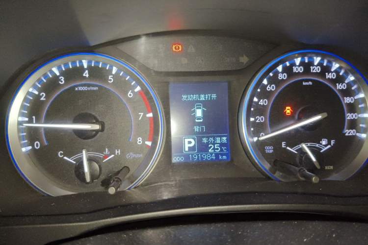 Used Toyota Highlander 2015 2.0T Four-Wheel Drive Luxury Edition 7-Seater Odometer Close Up