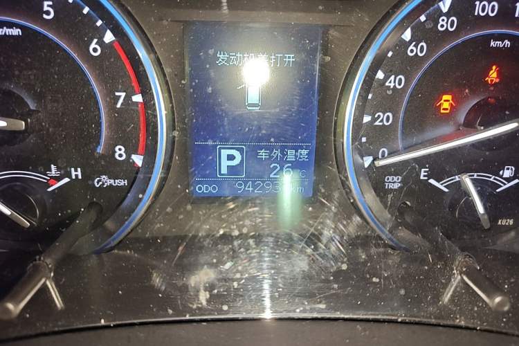 Used Toyota Highlander 2015 2.0T Four-Wheel Drive Luxury Edition 7-Seater Odometer Close Up