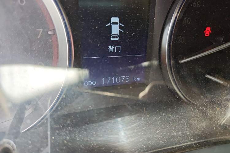 Used Toyota Highlander 2015 2.0T Two-Wheel Drive Elite Edition 5 Seats Odometer Close Up