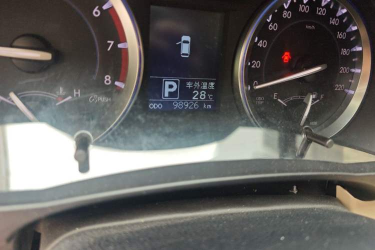 Used Toyota Highlander 2015 2.0T Four-Wheel Drive Elite Edition 7-Seater Odometer Close Up