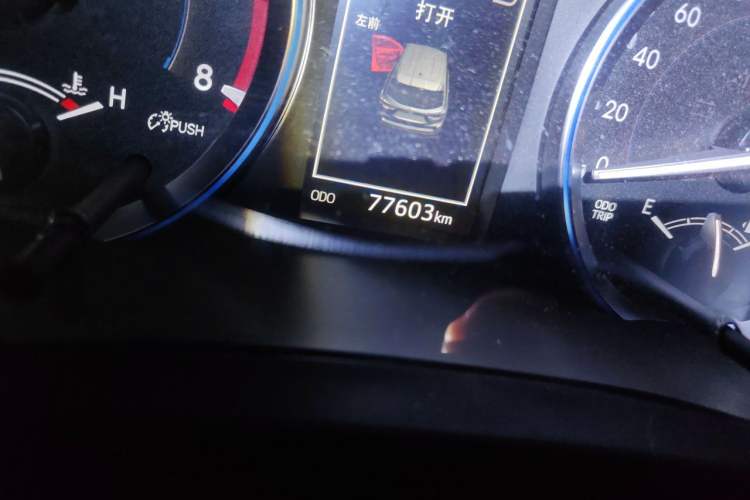 Used Toyota Highlander 2015 3.5L 4x4 Ultimate Edition 7-Seater Odometer Close Up