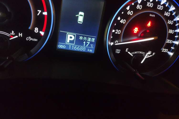 Used Toyota Highlander 2015 2.0T Four-Wheel Drive Elite Edition 7-Seater Odometer Close Up
