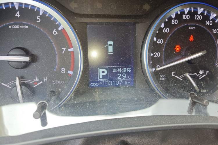 Used Toyota Highlander 2015 2.0T Four-Wheel Drive Luxury Edition 7-Seater Odometer Close Up
