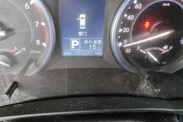 Used Toyota Highlander 2015 2.0T Four-Wheel Drive Luxury Edition 7-Seater Odometer Close Up