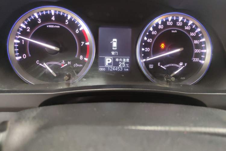 Used Toyota Highlander 2015 2.0T Two-Wheel Drive Elite Edition 5 Seats Odometer Close Up
