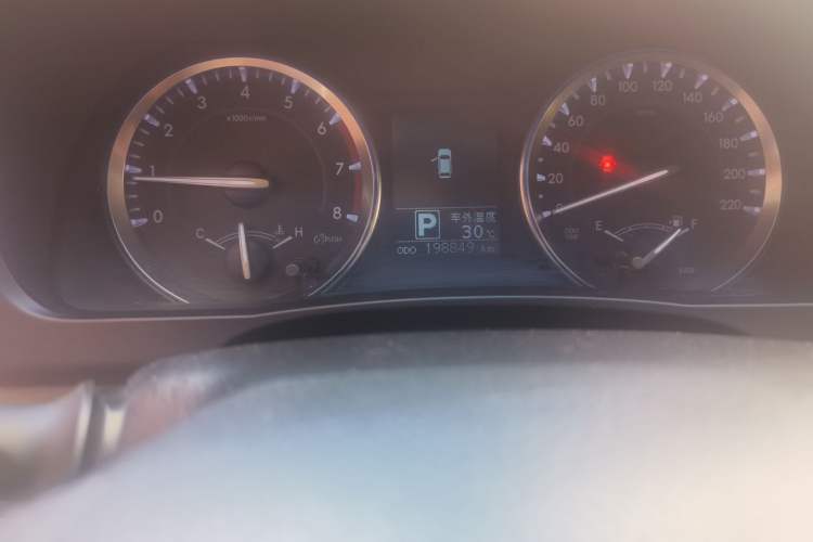 Used Toyota Highlander 2015 2.0T Four-Wheel Drive Luxury Edition 7-Seater Odometer Close Up
