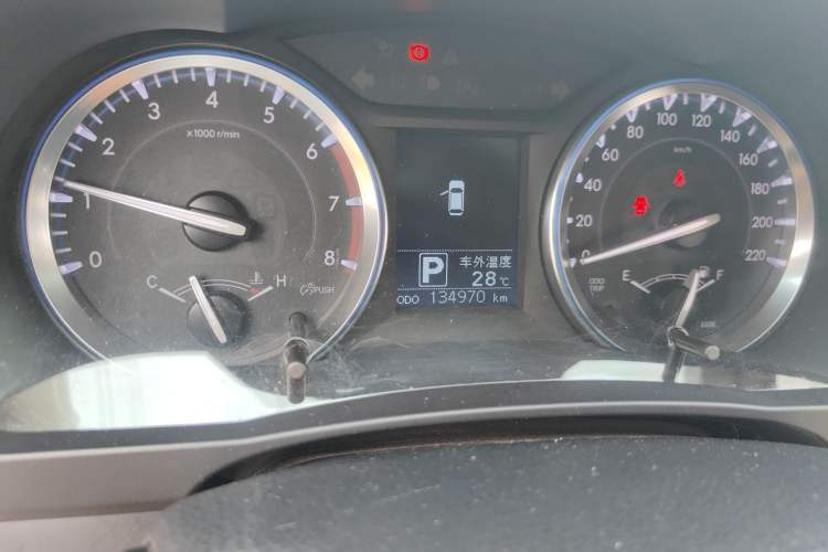 Used Toyota Highlander 2015 2.0T Four-Wheel Drive Elite Edition 7-Seater Odometer Close Up