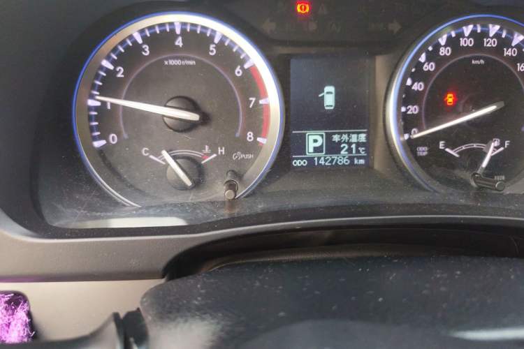Used Toyota Highlander 2015 2.0T Two-Wheel Drive Elite Edition 7 Seats Odometer Close Up