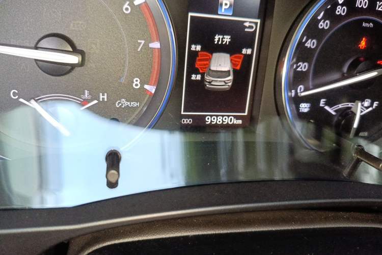Used Toyota Highlander 2015 2.0T Four-Wheel Drive Ultimate Edition 7-Seater Odometer Close Up