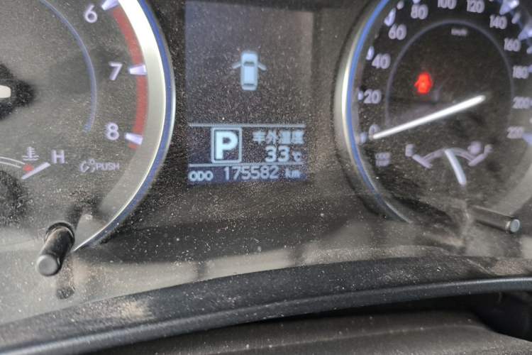Used Toyota Highlander 2015 2.0T Four-Wheel Drive Luxury Edition 7-Seater Odometer Close Up