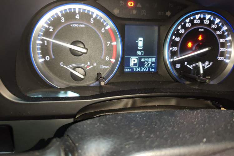 Used Toyota Highlander 2015 2.0T Four-Wheel Drive Elite Edition 7-Seater Odometer Close Up