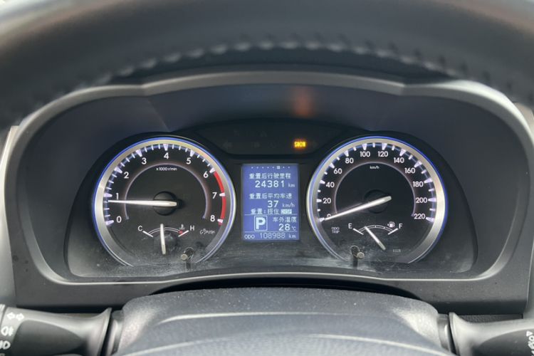 Used Toyota Highlander 2015 2.0T Four-Wheel Drive Luxury Edition 7-Seater Odometer Close Up