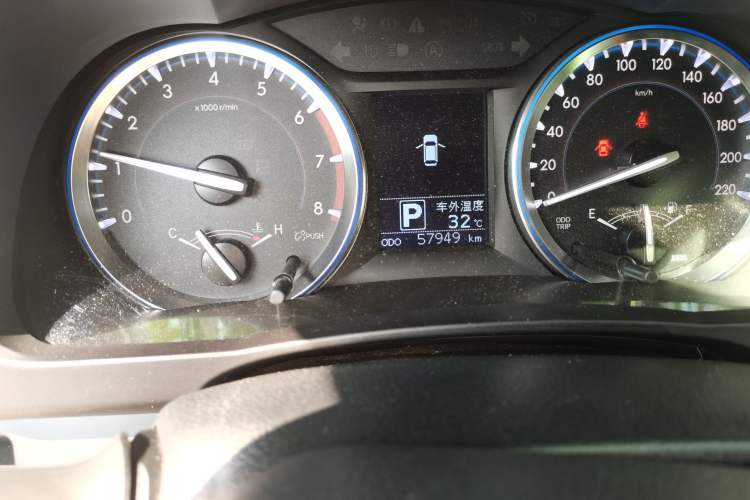 Used Toyota Highlander 2015 2.0T Four-Wheel Drive Luxury Edition 7-Seater Odometer Close Up