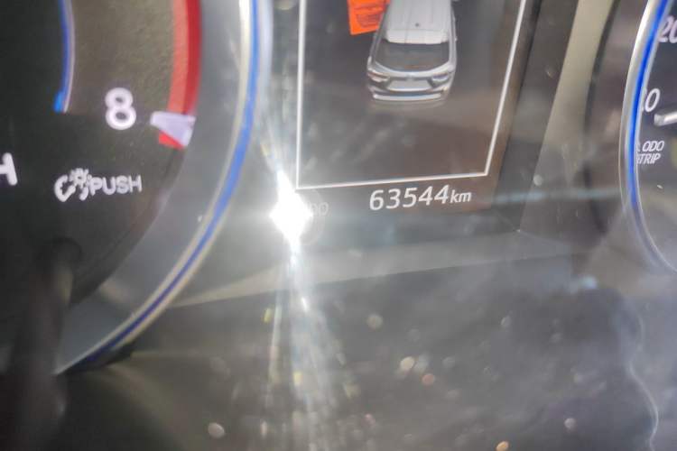 Used Toyota Highlander 2015 2.0T Four-Wheel Drive Ultimate Edition 7-Seater Odometer Close Up