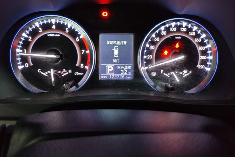 Used Toyota Highlander 2015 2.0T Four-Wheel Drive Luxury Edition 7-Seater Odometer Close Up