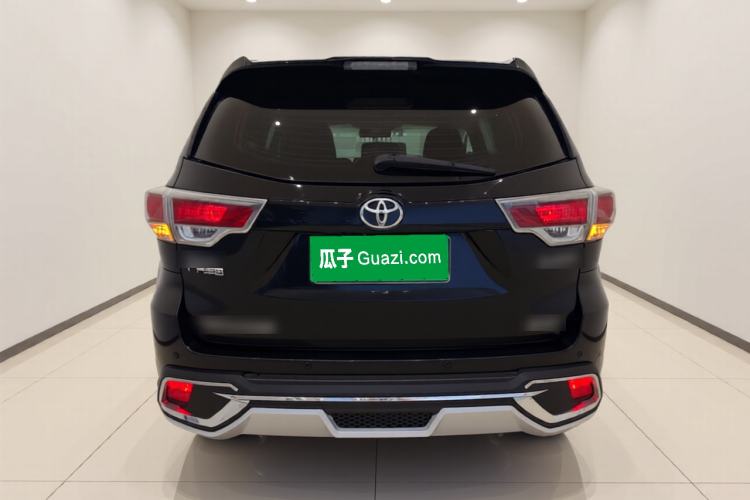 Used Toyota Highlander 2015 2.0T Two-Wheel Drive Luxury Edition 7 Seats Rear
