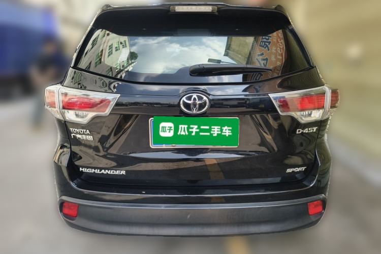 Used Toyota Highlander 2015 2.0T Two-Wheel Drive Luxury Edition 7 Seats Rear