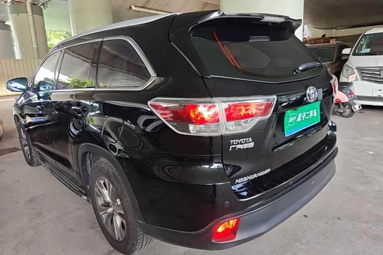 Used Toyota Highlander 2015 3.5L 4x4 Elite Edition 7-Seater Rear Left 45 Deg