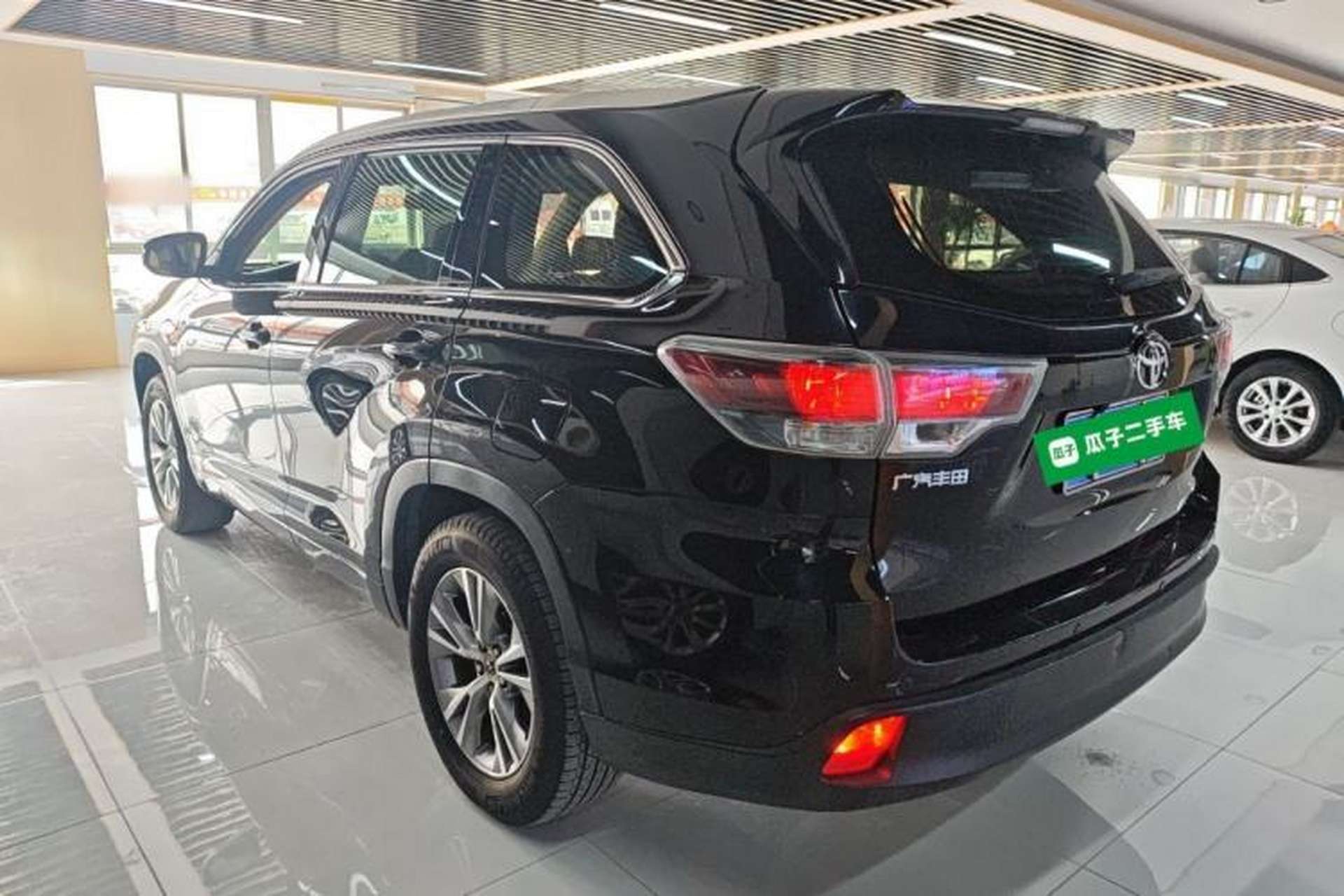 Used Toyota Highlander 2015 2.0T Two-Wheel Drive Elite Edition 7 Seats Rear Left 45 Deg
