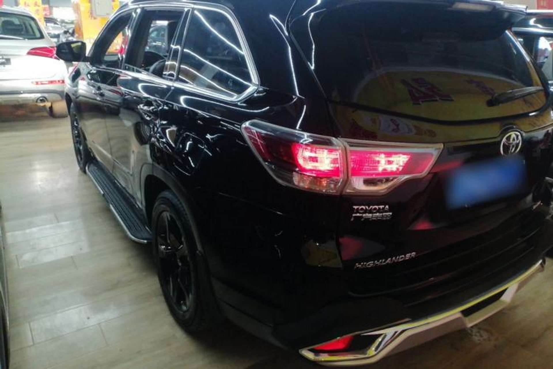 Used Toyota Highlander 2015 2.0T Two-Wheel Drive Luxury Edition 7 Seats Rear Left 45 Deg