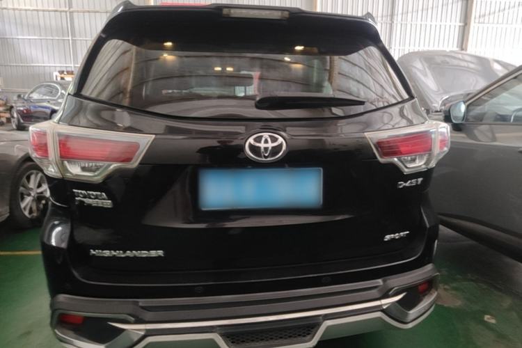 Used Toyota Highlander 2015 2.0T Two-Wheel Drive Luxury Edition 7 Seats Rear