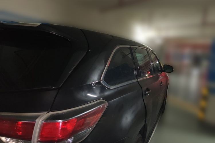 Used Toyota Highlander 2015 2.0T Two-Wheel Drive Elite Edition 5 Seats Rear Right 45 Deg