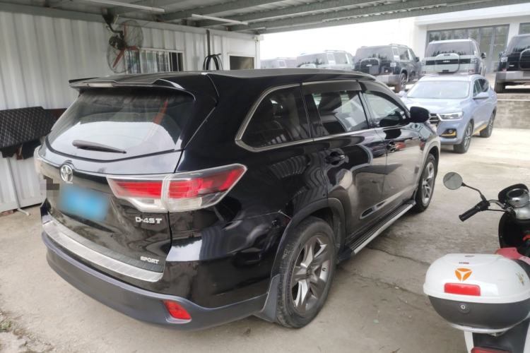 Used Toyota Highlander 2015 2.0T Two-Wheel Drive Luxury Edition 7 Seats Rear Right 45 Deg
