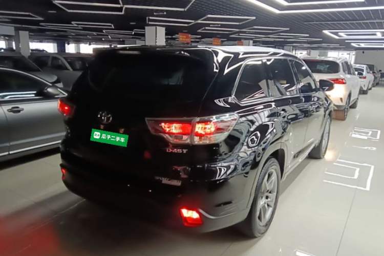 Used Toyota Highlander 2015 2.0T Four-Wheel Drive Luxury Edition 7-Seater Rear Right 45 Deg